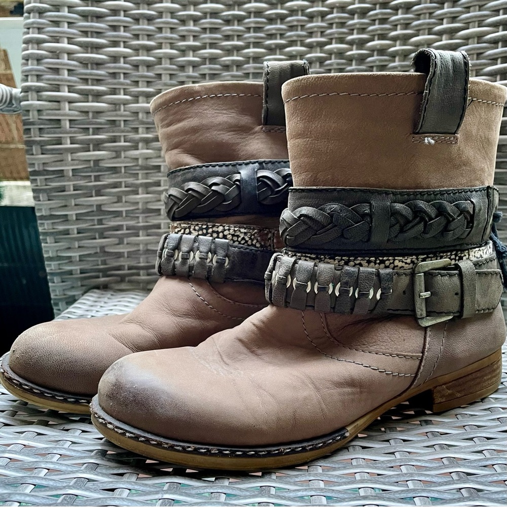 Western-style Bull Boxer “Giorgia” suede ankle boots, sz 8
